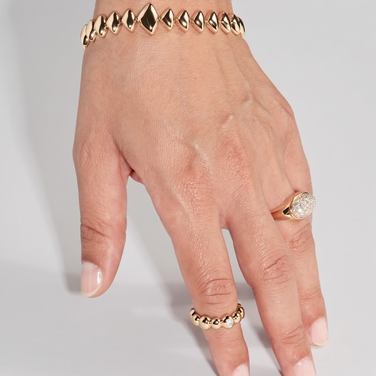 Anello Ritratto con diamante – indossato – Les Lulú