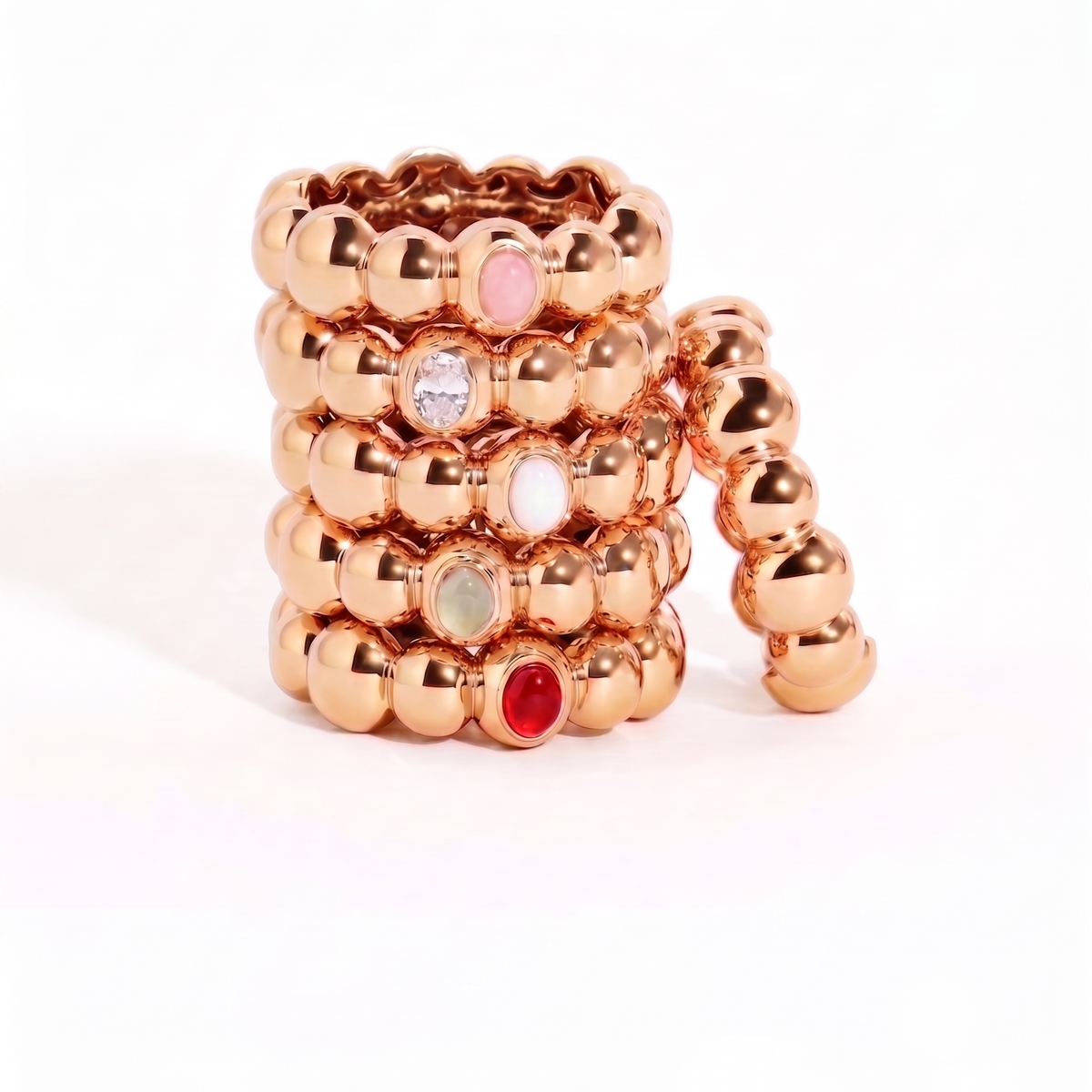 Anello Ritratto baby con opale rosa – indossato – Les Lulú
